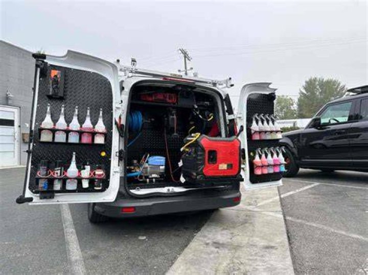 Are you supposed to tip Mobile auto detailers?