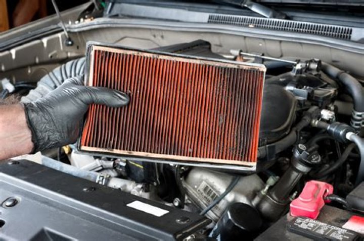 Can a dirty air filter cause AC to stop working in car?