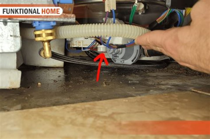 Can a refrigerator and dishwasher be on the same circuit?