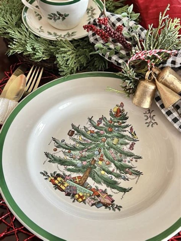 Can Spode Christmas dishes go in the dishwasher?