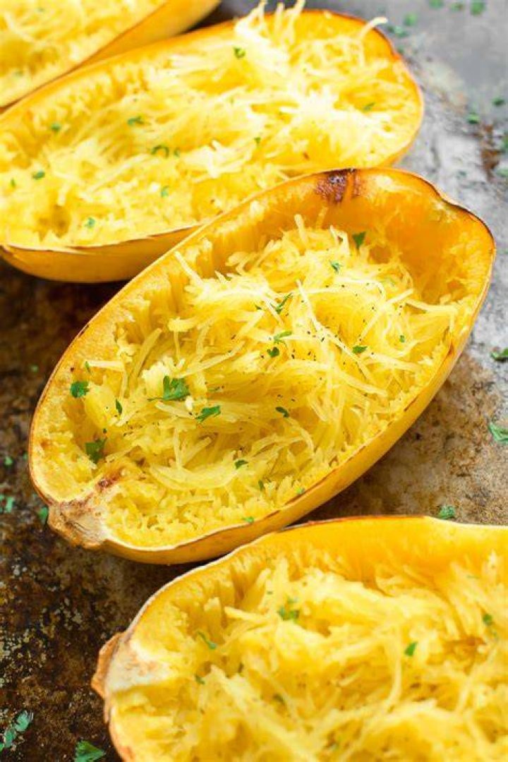 Can you eat the seeds of a spaghetti squash?