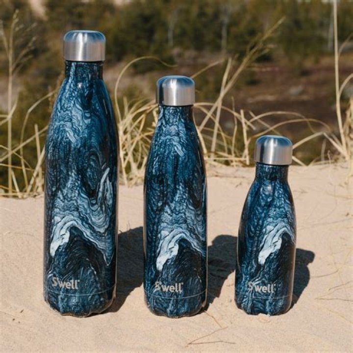 Can you put hot water in a swell bottle?