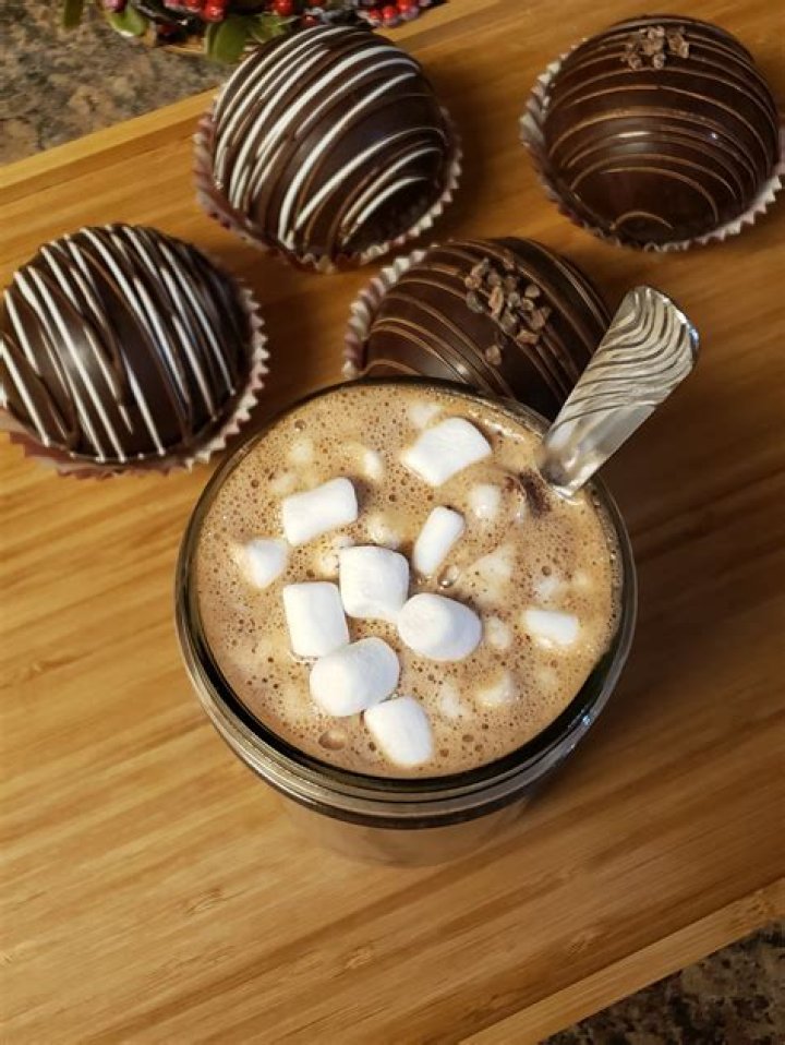 Can you use water instead of milk for hot chocolate bombs?
