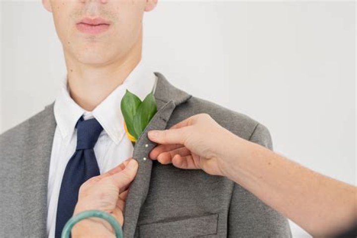 Can you wear a boutonniere on a military uniform?
