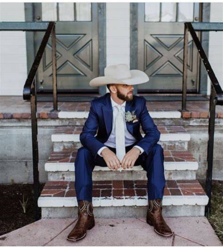 Can you wear cowboy boots to a wedding?