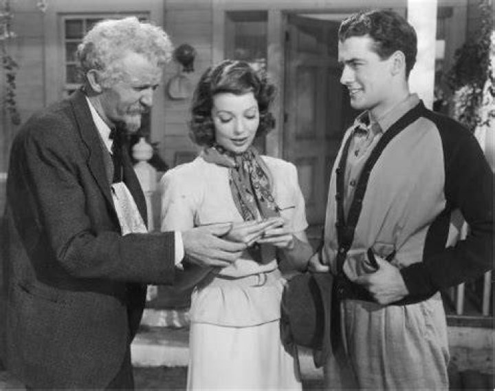 Did Walter Brennan really have a limp?
