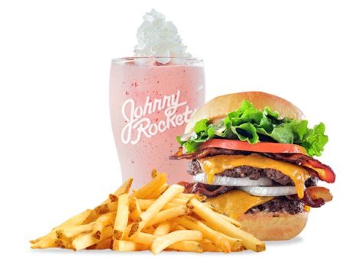 Do Johnny Rockets burgers come with fries?