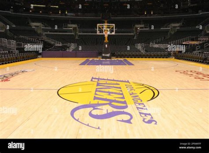 Do the Lakers play at the Staples Center?