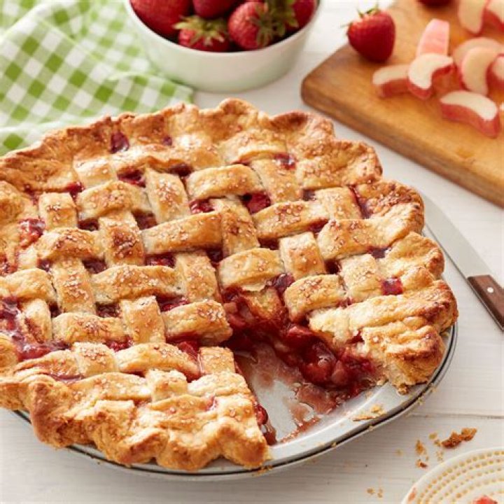 Do you need to refrigerate strawberry rhubarb pie?