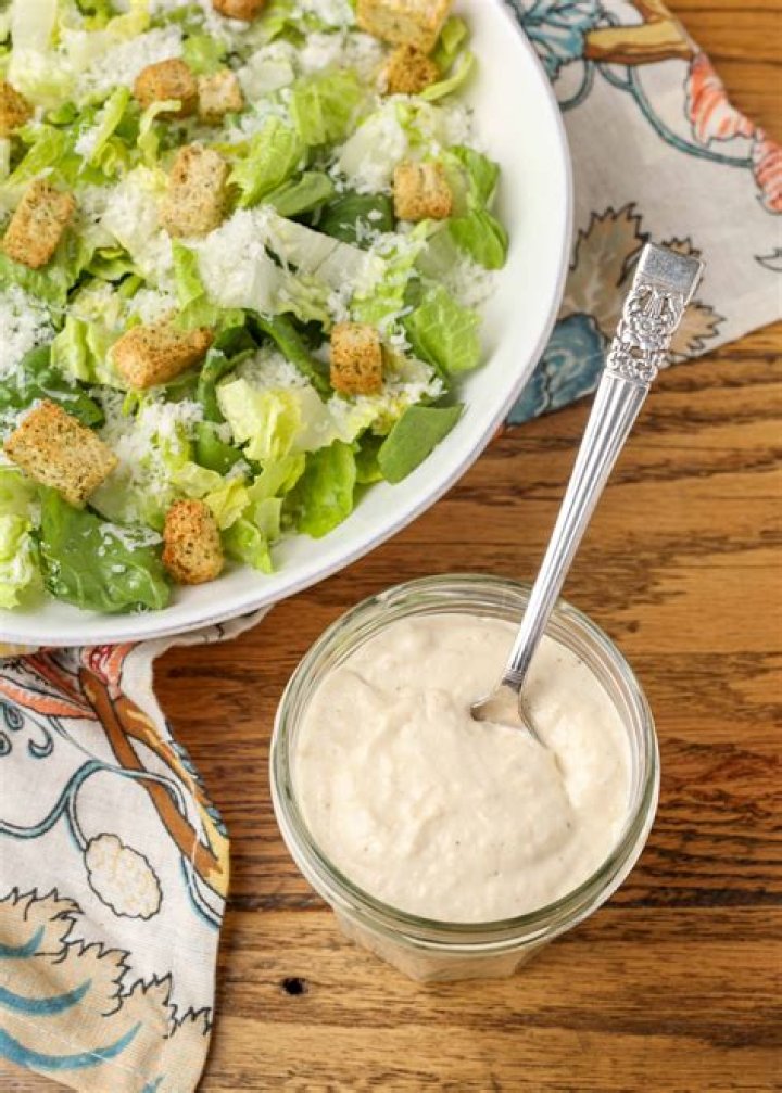 Does Caesar dressing have raw egg?