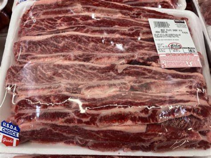 Does Costco sell beef short ribs?