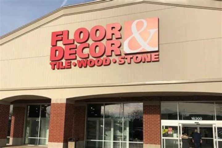 Does floor and decor give discounts?