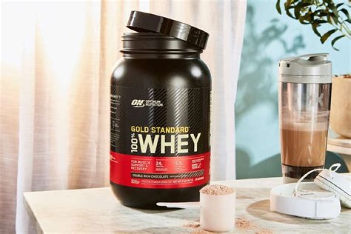 Does gold standard whey protein come with a scoop?