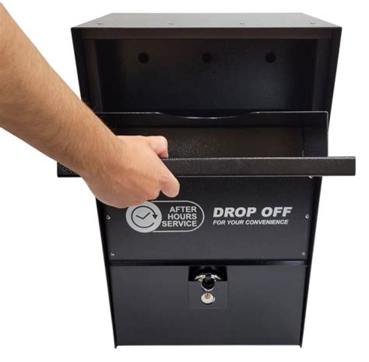 Does Hertz have a key drop box?
