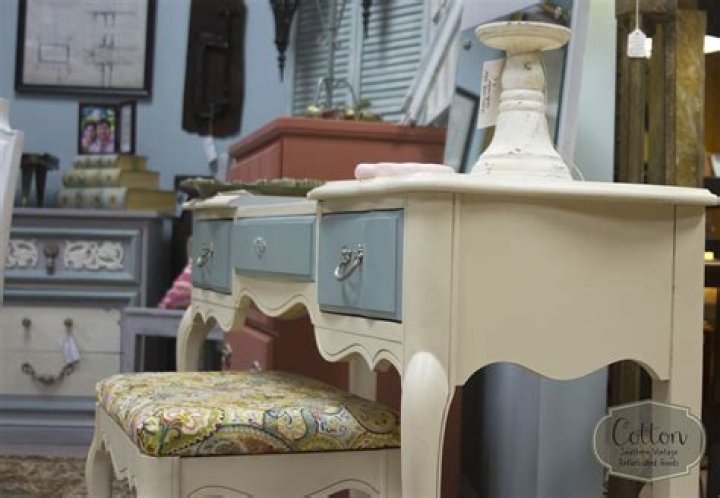 Does Hobby Lobby sell Annie Sloan chalk paint?