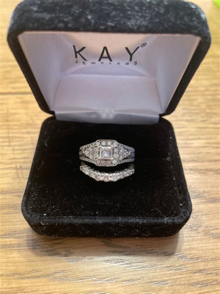 Does Kay Jewelers have layaway?
