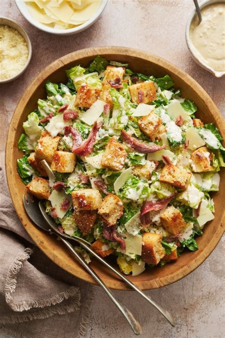 Does Zaxby’s have a Caesar salad?