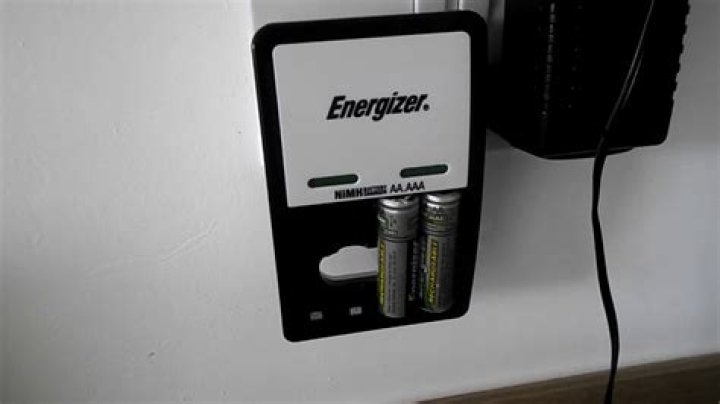 energizer charger flashing green?