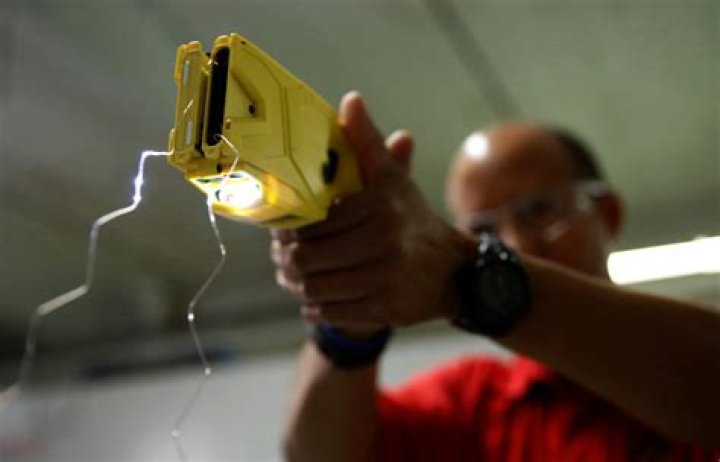 How bad does a flashlight taser hurt?