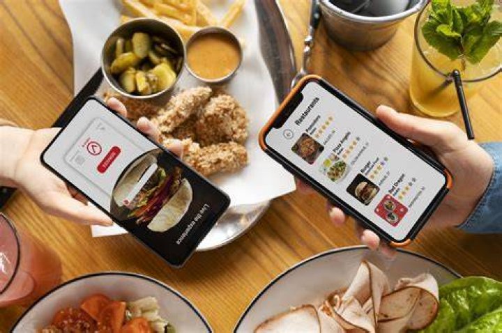 How can fast food restaurants improve customer service?