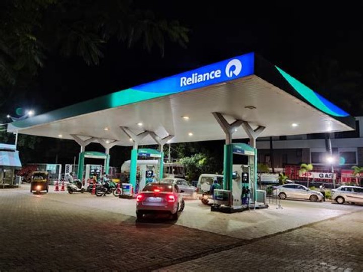 How can I get Reliance Petrol Pump franchise?