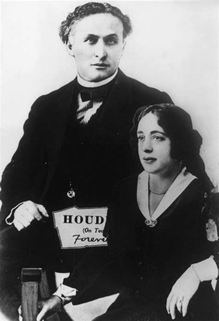 How did Houdini meet his wife?