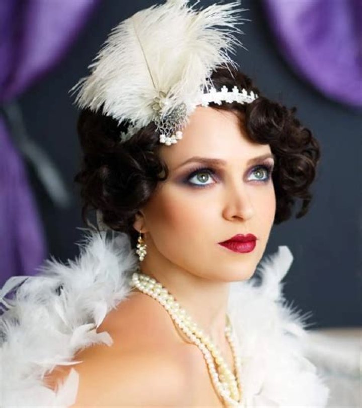 How did the flapper represent the spirit of the Twenties?