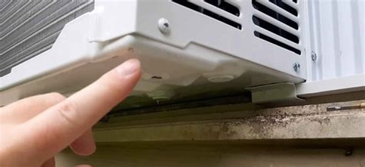 How do I stop my air conditioner from fogging up?