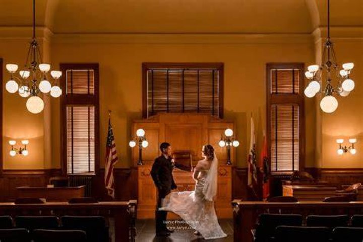 How do you get married at the courthouse in Los Angeles?