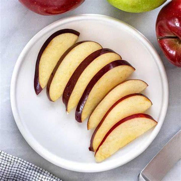 How do you keep caramel apples from sticking to the bag?