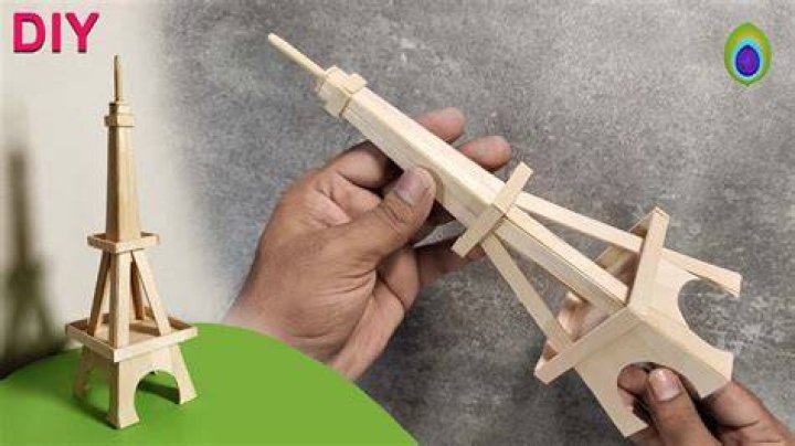 How do you make an Eiffel Tower out of Popsicle sticks?