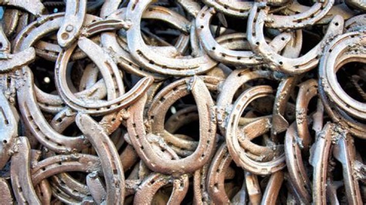 How do you remove rust from old horseshoes?
