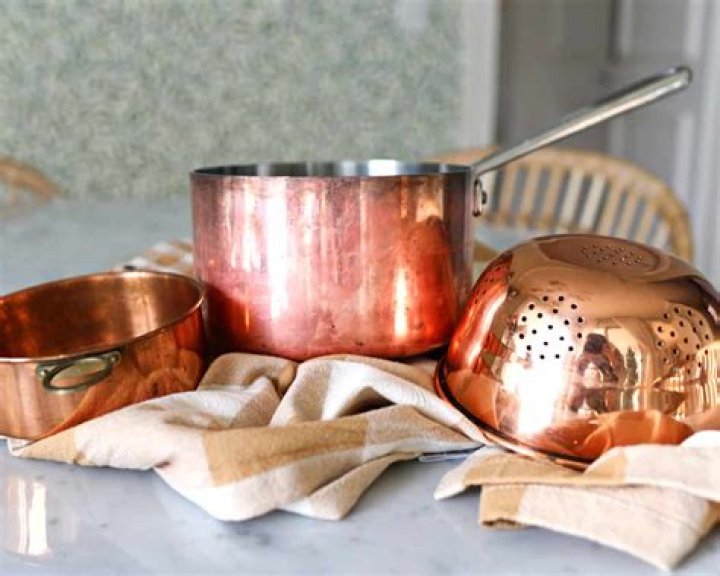 How does salt and vinegar clean copper?