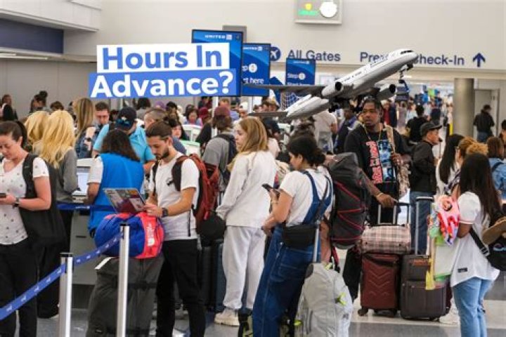 How early do I need to arrive at Oakland Airport?