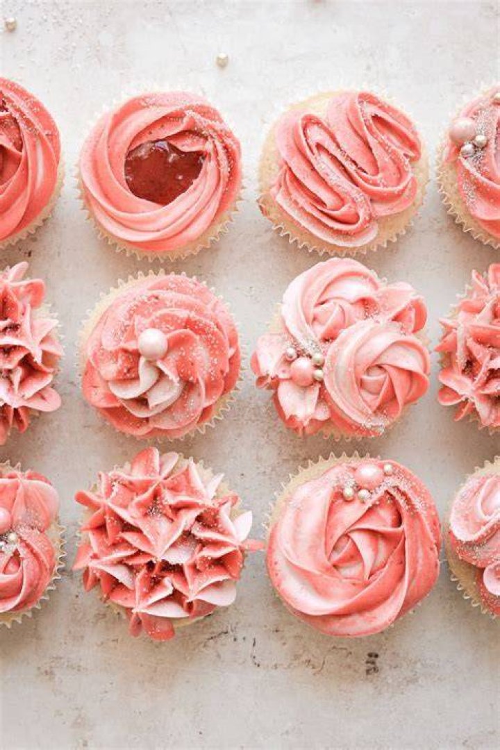 How far ahead can you frost cupcakes?