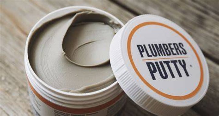 How long does it take plumbers putty to set?