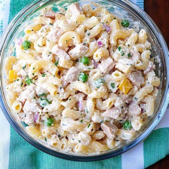 How long does tuna pasta salad last in the fridge?