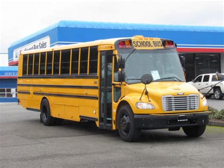 How long is a 72 passenger school bus?