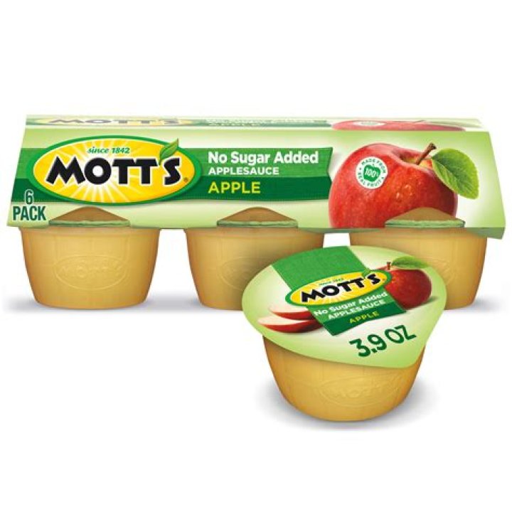 How many calories are in Motts unsweetened applesauce?