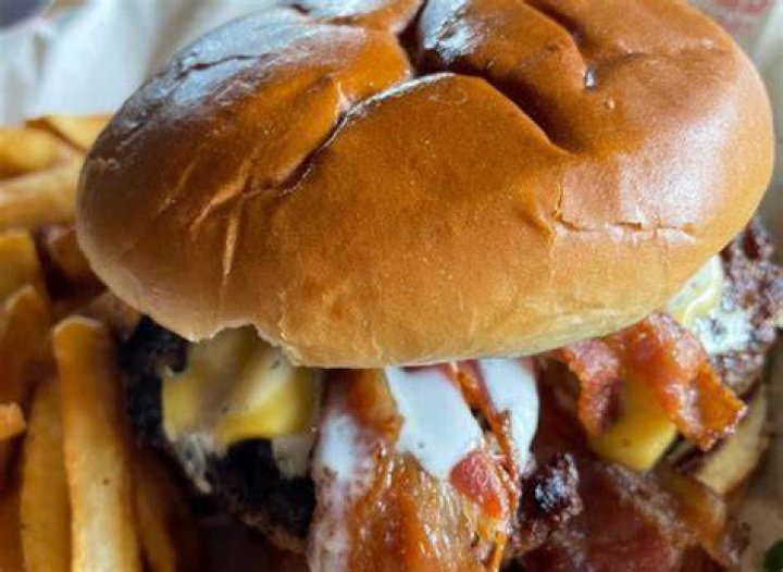 How many calories in a Chili’s bacon burger?