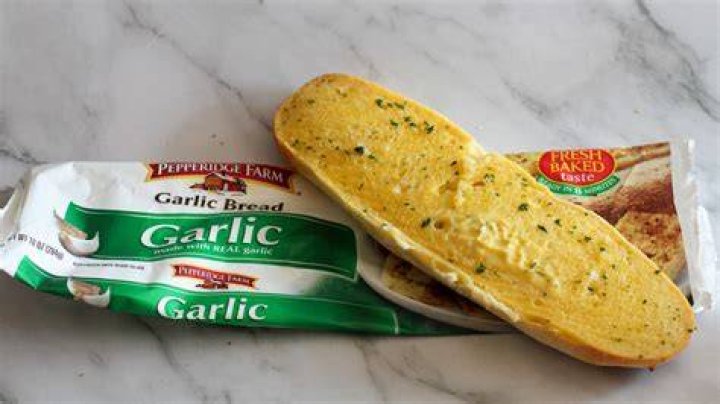 How many calories in store bought garlic bread?