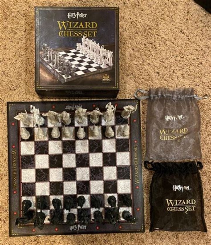 How many pieces are in a wizard’s chess set?