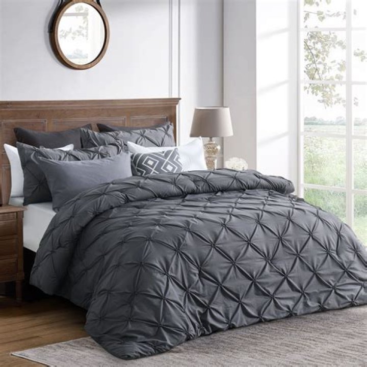 How many yards of fabric do I need to make a king size comforter?
