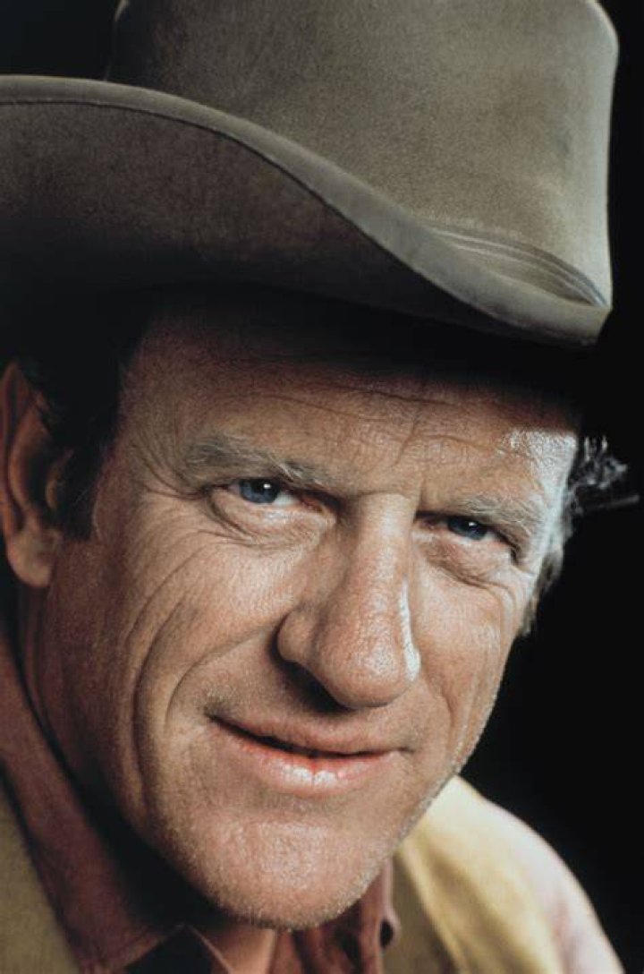 How much did James Arness make per episode of Gunsmoke?