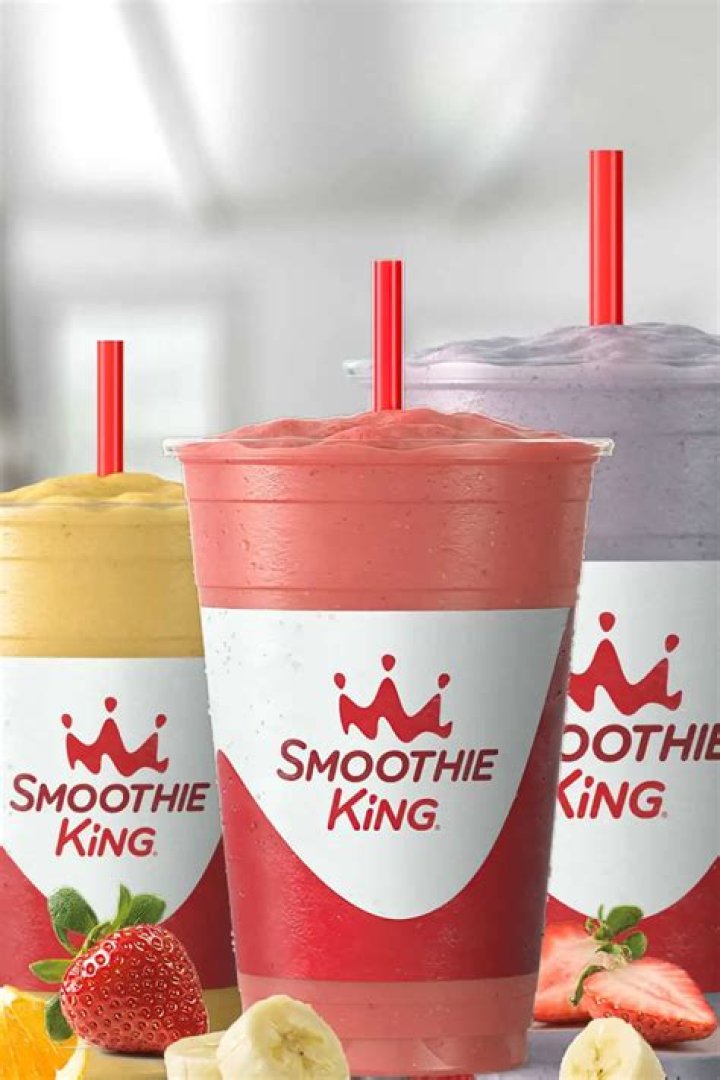 How much do employees make at Smoothie King?