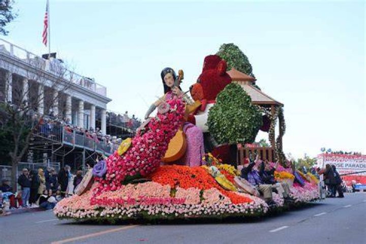 How much do the Rose Parade floats cost?