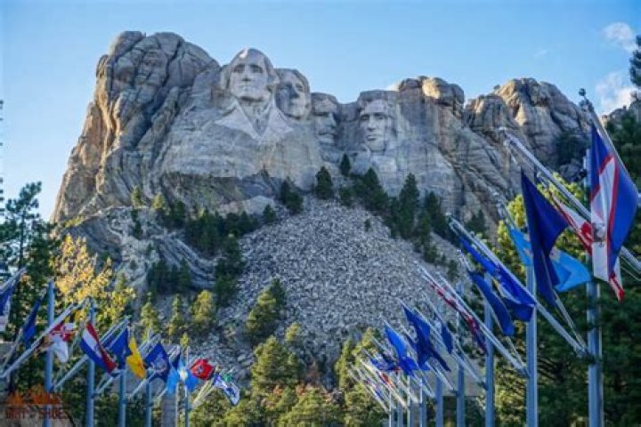 How much does it cost to visit Mt Rushmore?
