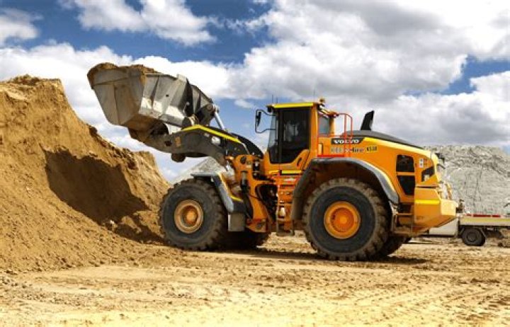 How much fuel does a front end loader use per hour?