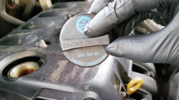 How much oil does a Honda gx270 take?