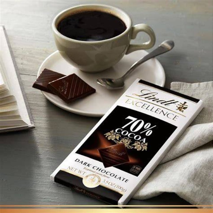 Is there caffeine in Lindt dark chocolate?